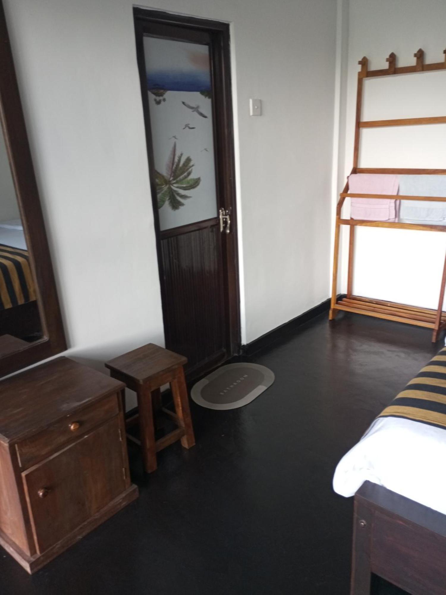 Chanidu Ella Inn Ngoại thất bức ảnh